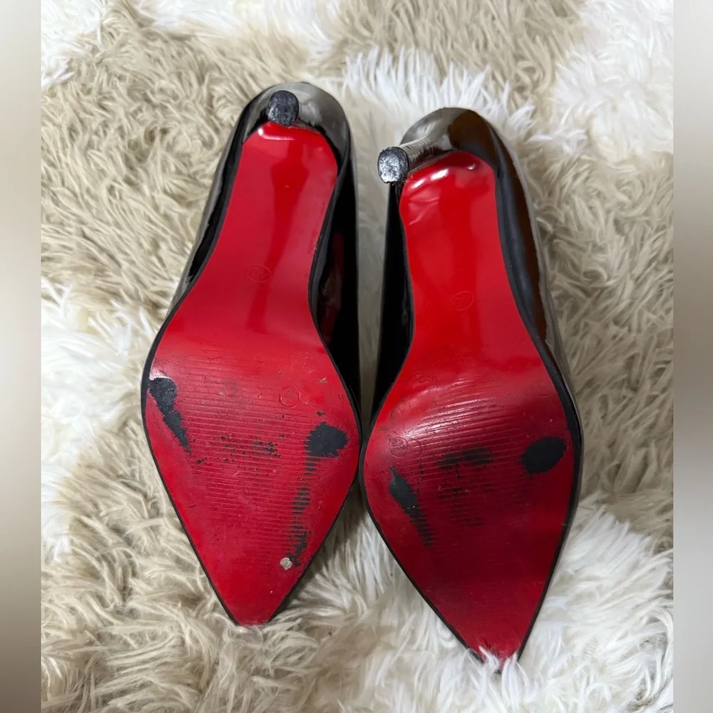 Black Patent Leather Women's Pumps with Red Bottoms